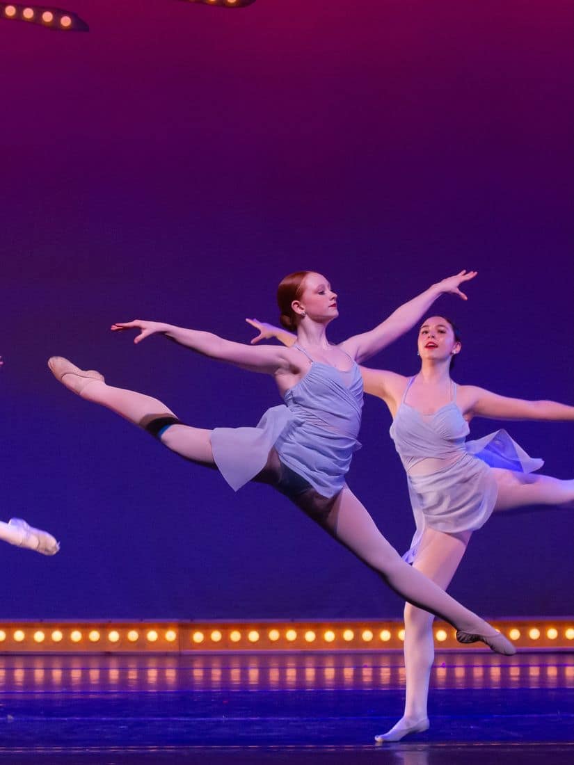 Duet arabesque on stage